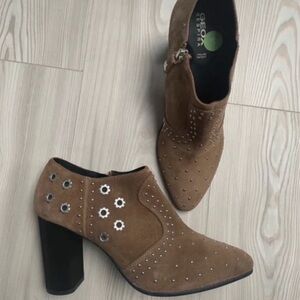 Geox Tan Heeled Boots with Metallic Accents